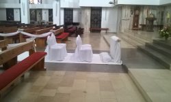 wypożyczalnia pokrowce na krzesła i klęcznik do kościoła